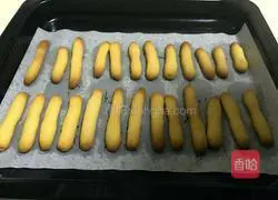 Illustration of how to make finger biscuits 10