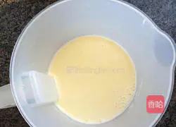 Illustration of how to make honey bean egg tart 6