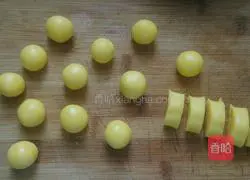 Illustration of how to make egg yolk biscuits 6