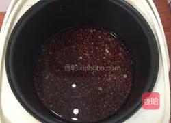 Illustration of making homemade red bean paste filling 2