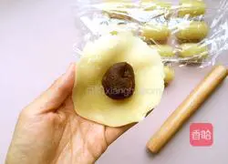 Illustration of how to make bean paste open cake 14