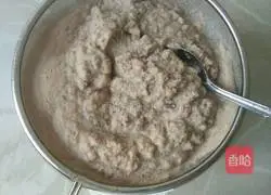 Illustration of how to make peanut walnut, red date and soy milk 4