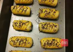 Thousand-layer puff pastry bean paste roll recipe 18