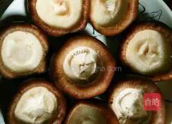 Illustration of how to make mushroom egg tarts 2