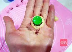 Illustration of making mushroom biscuits 7