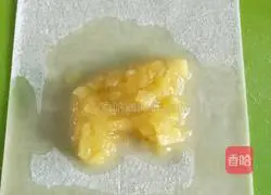 Illustration of how to make wonton skin pineapple pie 7