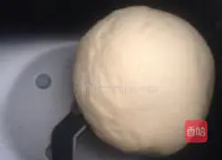 Illustration of how to make homemade egg tart crust 1