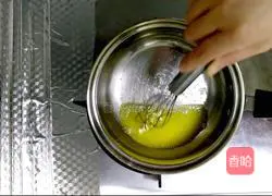 Illustration of how to make waffles for quick breakfast in one step 1