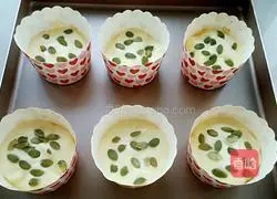 Illustration of how to make pumpkin seed cupcakes 11 