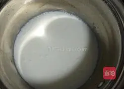 Illustration of how to make homemade cream-filled chiffon cake 3