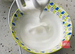 Illustration of how to make chiffon cake 6