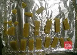 Illustration of how to make meat floss biscuits 10