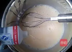 Illustration of how to make diced mango egg tart 4