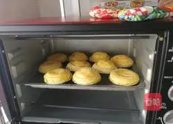 Illustration of how to make whipped cream tart 9