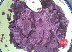 Illustration of how to make glutinous rice and purple sweet potato balls 4