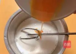 Illustration of how to make rich mango egg tart 6