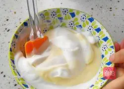 Illustration of how to make chiffon cake 8