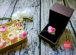 Illustration of how to make Chinese Valentine's Day love ring biscuits 16