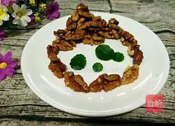 Illustration of how to make walnut kernels 3