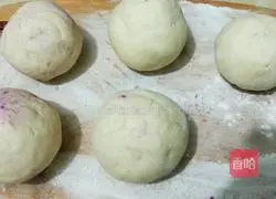 Illustration of how to make stuffed purple potato buns 14