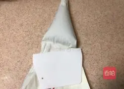 Illustration of how to make New Year's desserts: cream chocolate cookies 18