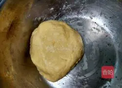 Illustration of how to make banana chocolate sandwich pie 4