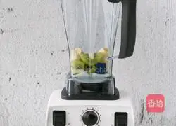 Illustration of how to make kiwi smoothie 3