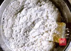 Illustration of how to make raisin biscuits 6