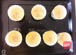 Illustration of how to make cupcakes 4