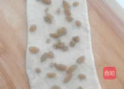 Illustration of making raisin whole wheat toast 4