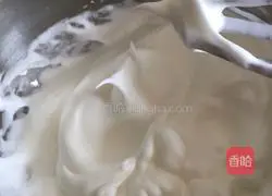 Illustration of how to make chiffon cake 3