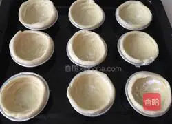 Illustration of how to make egg tart crust 9
