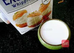 Illustration of how to make dragon fruit egg tart 6