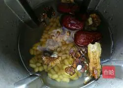 Illustration of how to make walnut health soy milk 8