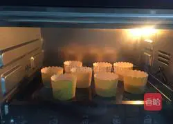 Illustration of how to make cupcakes 3