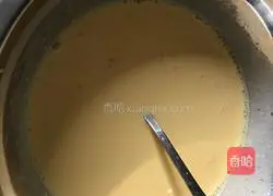 Illustration of how to make strawberry egg tarts 1