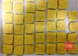 Illustration of how to make pine nut biscuits 9