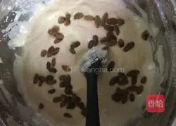 Honey Raisin Cake Recipe Illustration 5