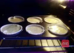 Illustration of how to make sponge cup cake 7