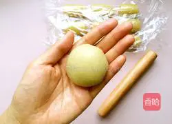 Illustration of how to make bean paste open cake 15