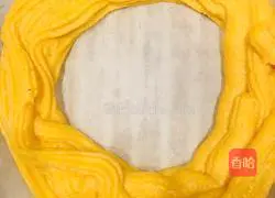 Illustration of how to make durian garland puffs 8