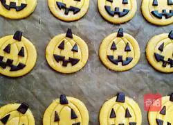 Illustration of how to make Halloween pumpkin cookies 12