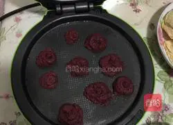 Illustration of how to make red yeast rice cookies 5
