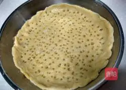 Illustration of how to make banana chocolate sandwich pie 5