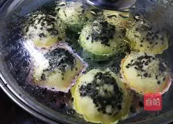 Illustration of how to make honey bean cake 13