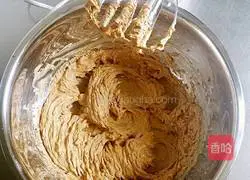 Illustration of how to make caramel walnut chip cookies 5