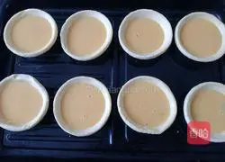 Illustration of how to make walnut whole egg tart 9