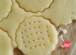 Illustration of how to make egg yolk biscuits 6
