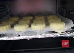 Illustration of how to make egg yolk biscuits 14