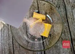 Illustration of how to make raisin oatmeal cookies 3